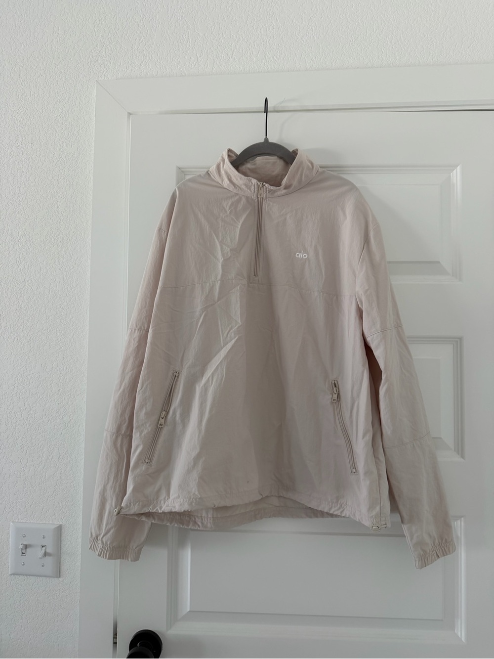 Women’s light pullover jacket